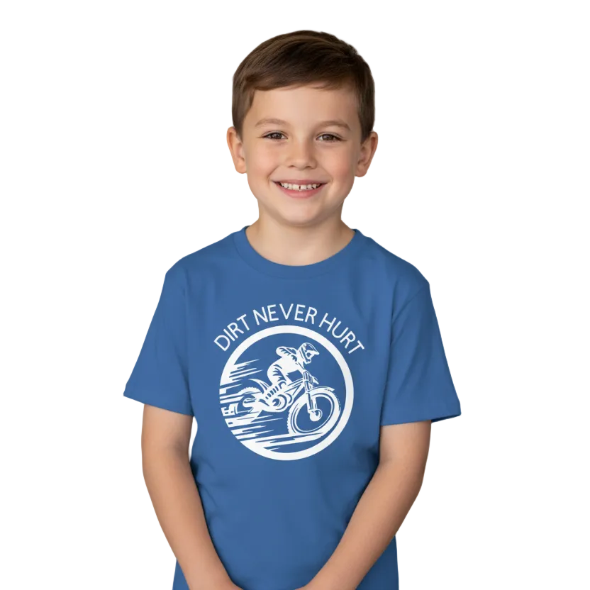 10-årig pojke i Dirt Never Hurt t-shirt