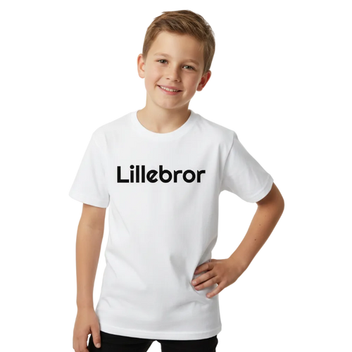 Lillebror Studiobild - Hand på höft